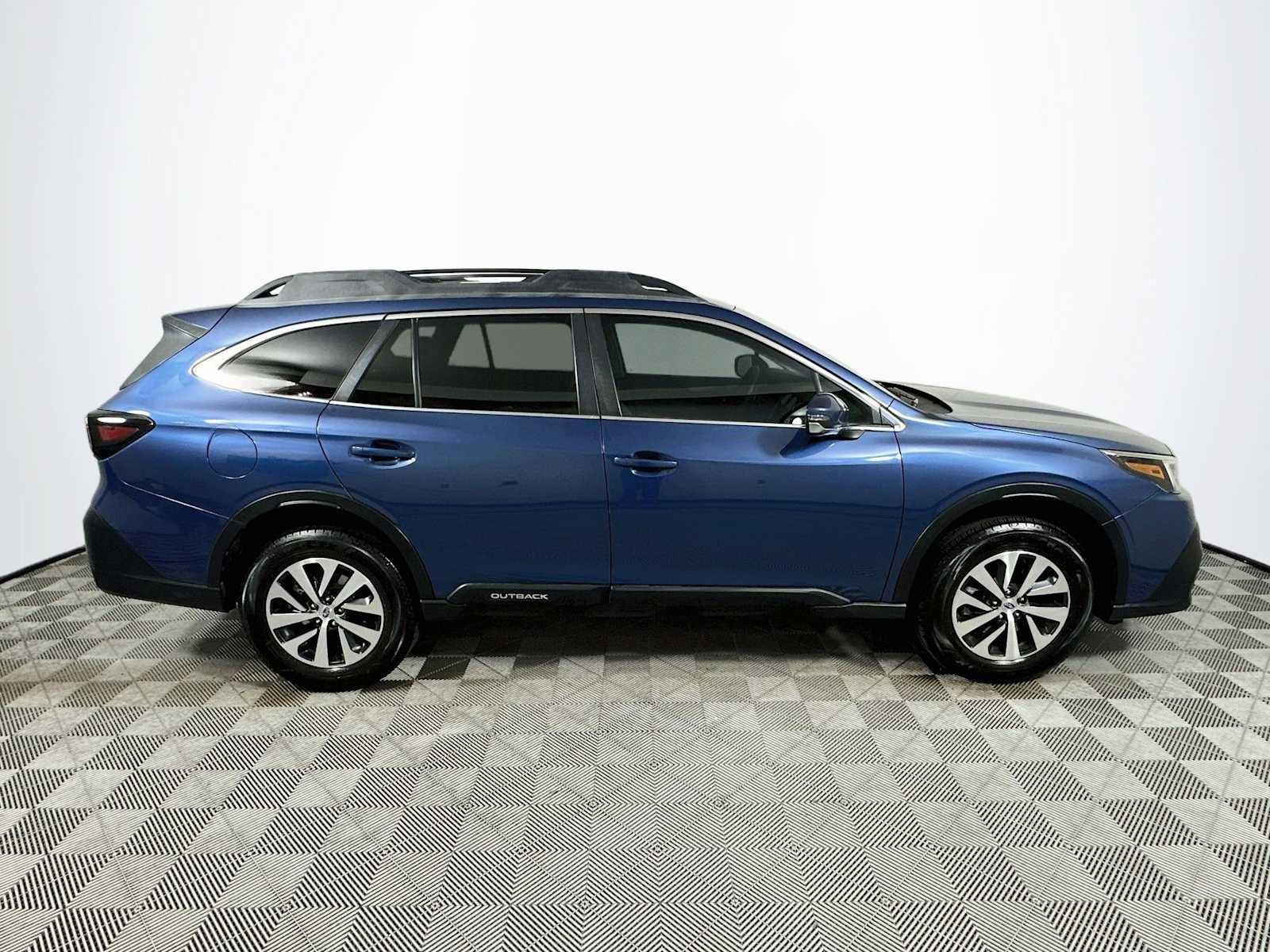 Used 2020 Subaru Outback Premium w/ Popular Package #1 AWD/4WD image 8