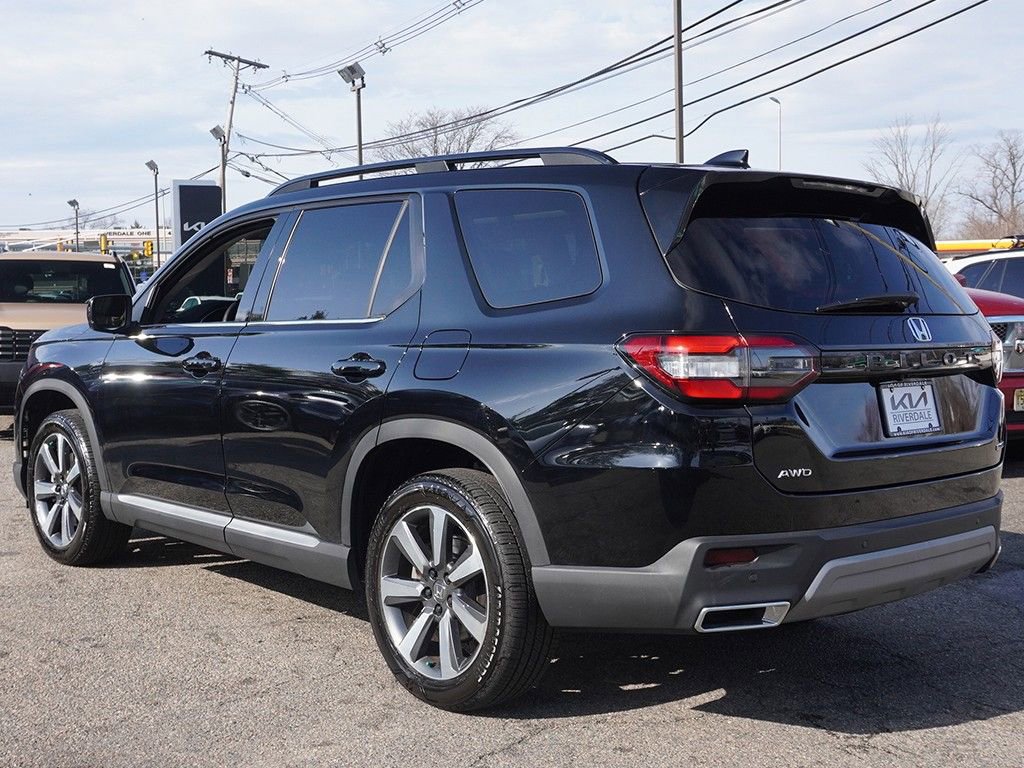 Used 2025 Honda Pilot Touring image 11
