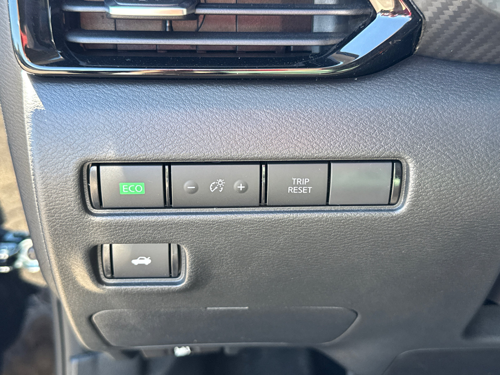 Used 2025 Nissan Sentra SV FWD image 15