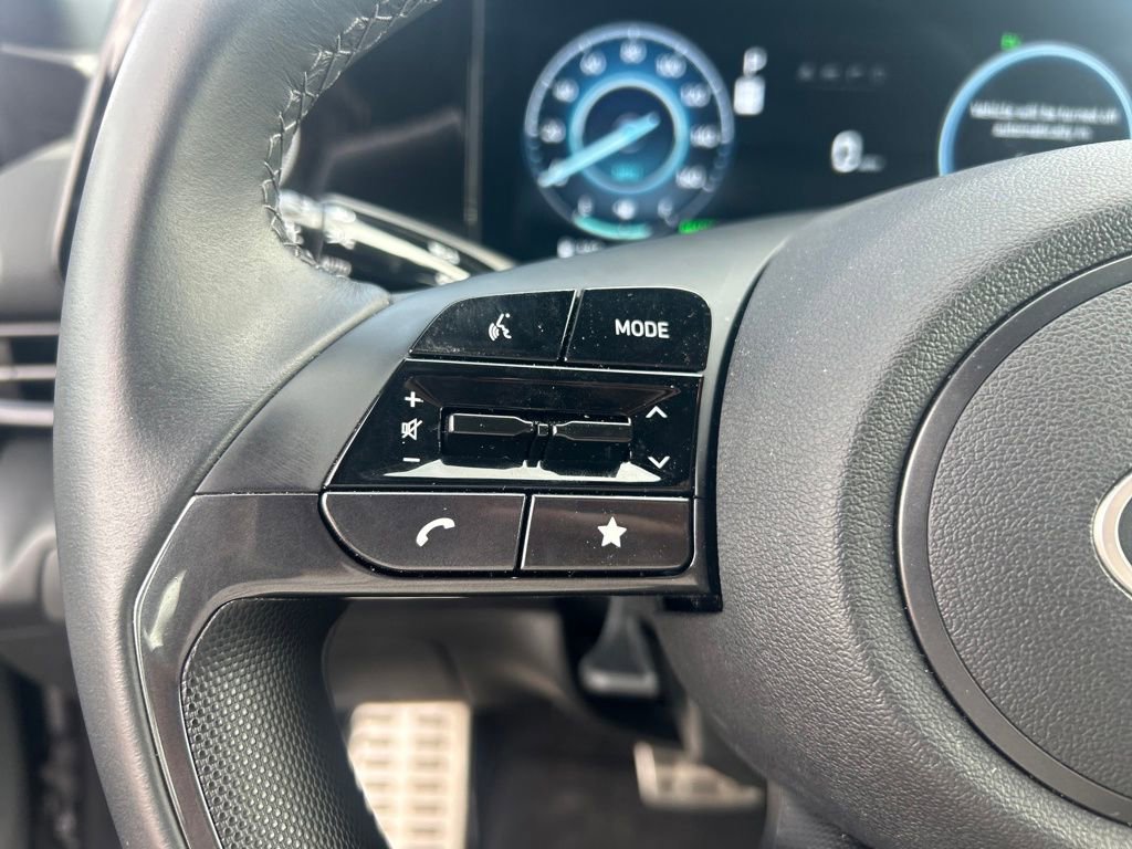 Used 2025 Hyundai Elantra SEL image 17