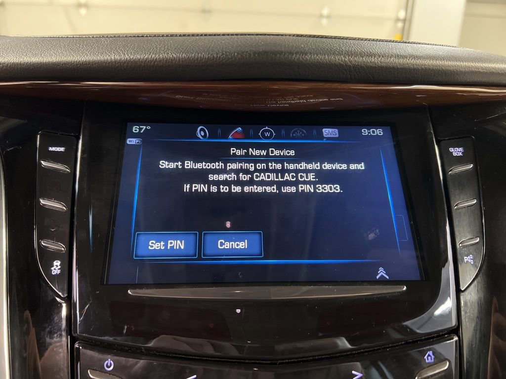 Used 2017 Cadillac Escalade Premium Luxury AWD/4WD image 10