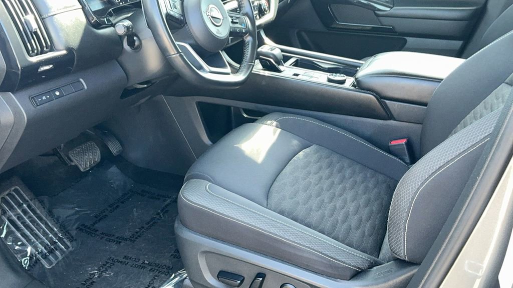 Used 2024 Nissan Pathfinder SV image 11