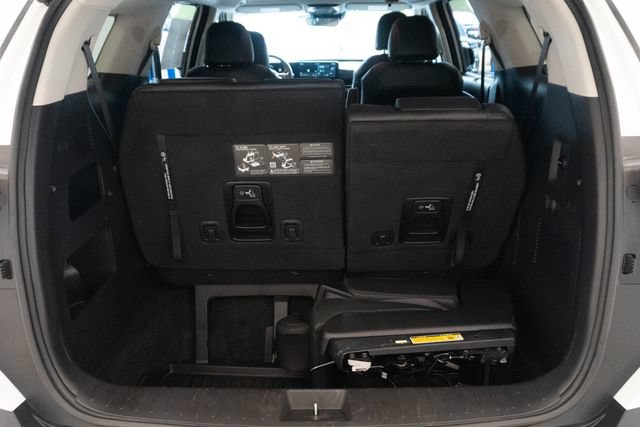 Used 2026 Kia Carnival EX FWD image 14
