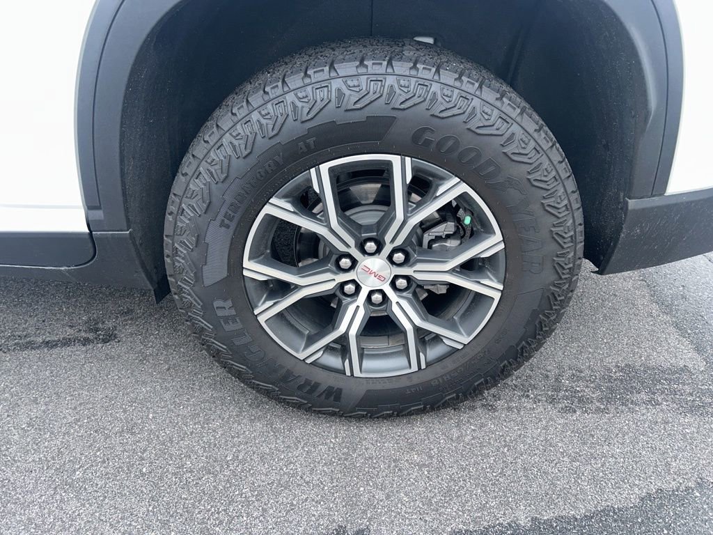 Used 2024 GMC Acadia AT4 w/ Luxury Package image 9