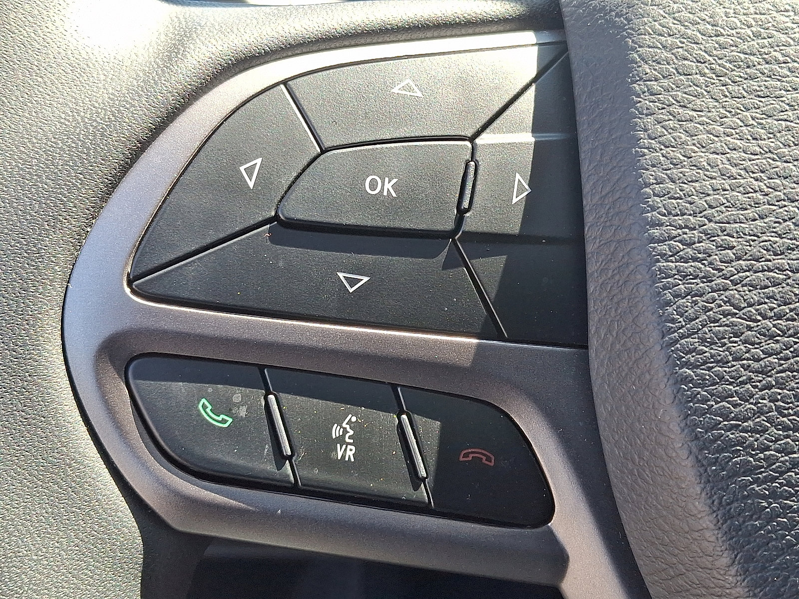 Used 2022 Jeep Cherokee Limited image 21