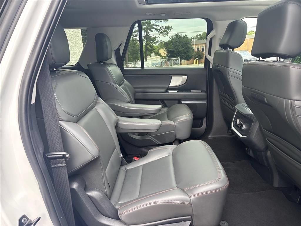 Used 2025 Ford Expedition Max Active AWD/4WD image 12