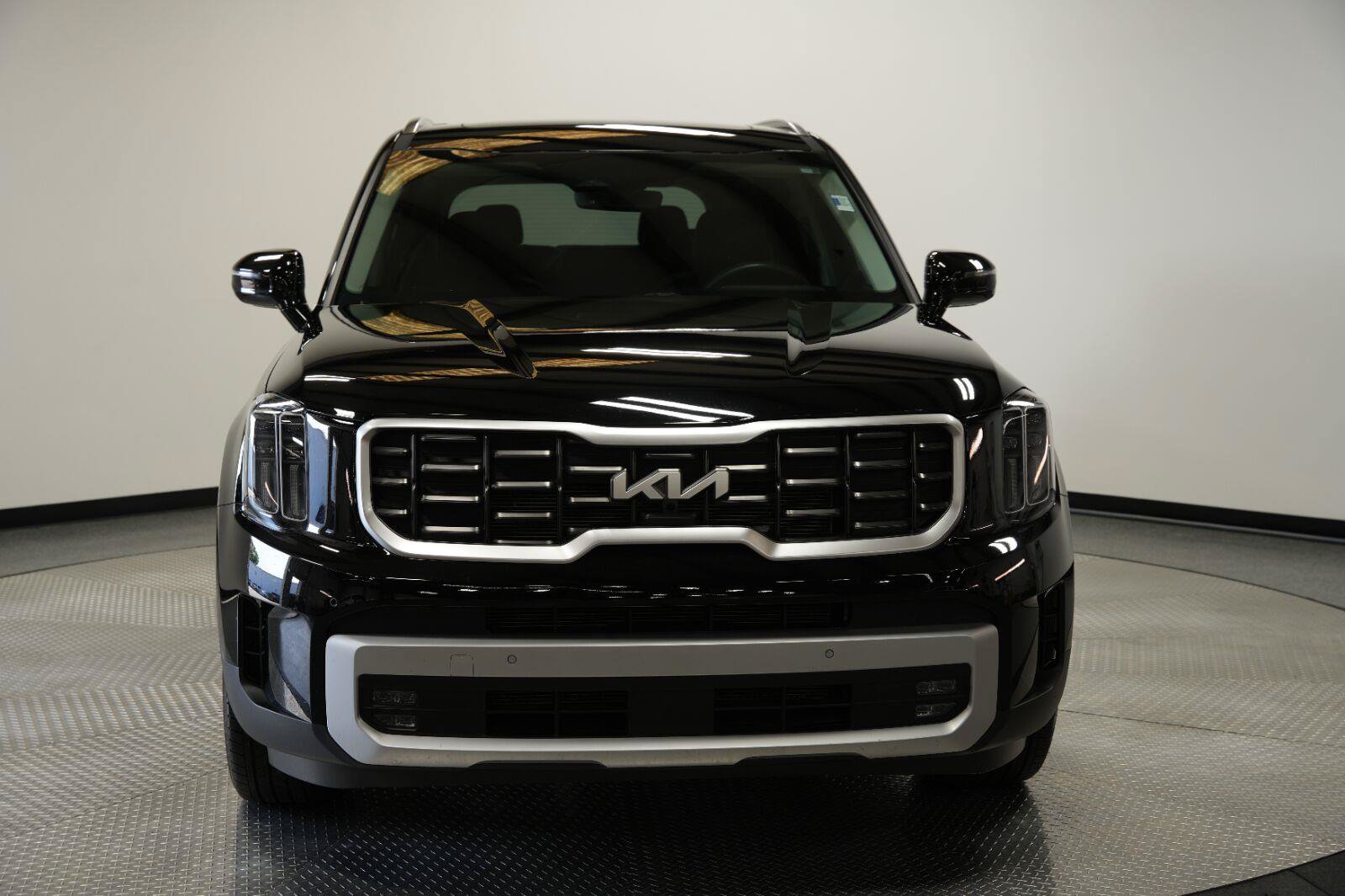 Used 2025 Kia Telluride SX AWD/4WD image 3