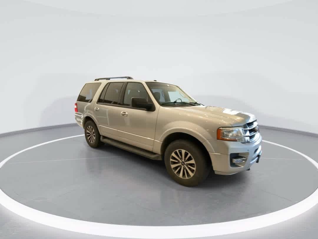 Used 2017 Ford Expedition XLT w/ Equipment Group 202A AWD/4WD image 2
