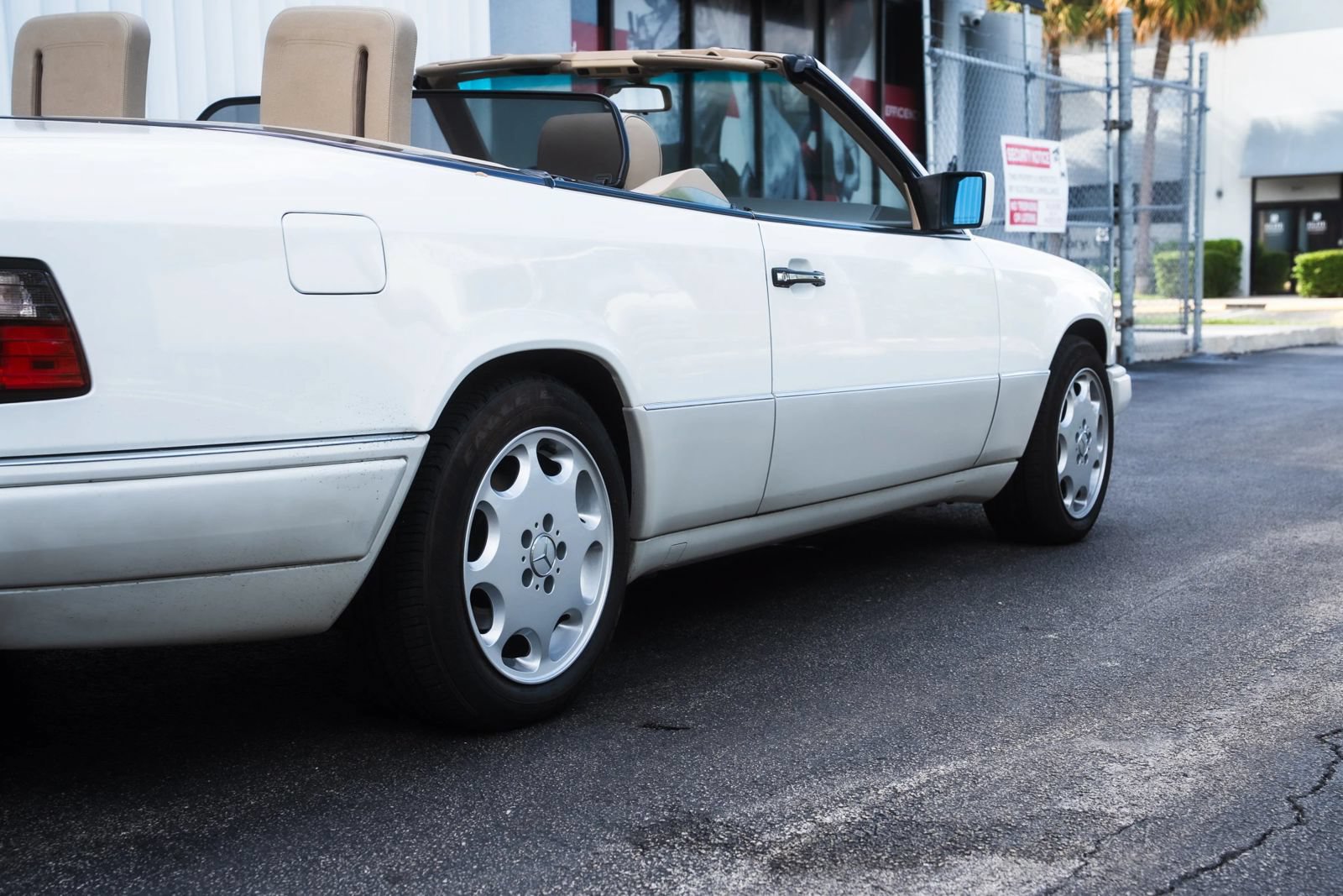 Used 1995 Mercedes-Benz E 320 Convertible image 7