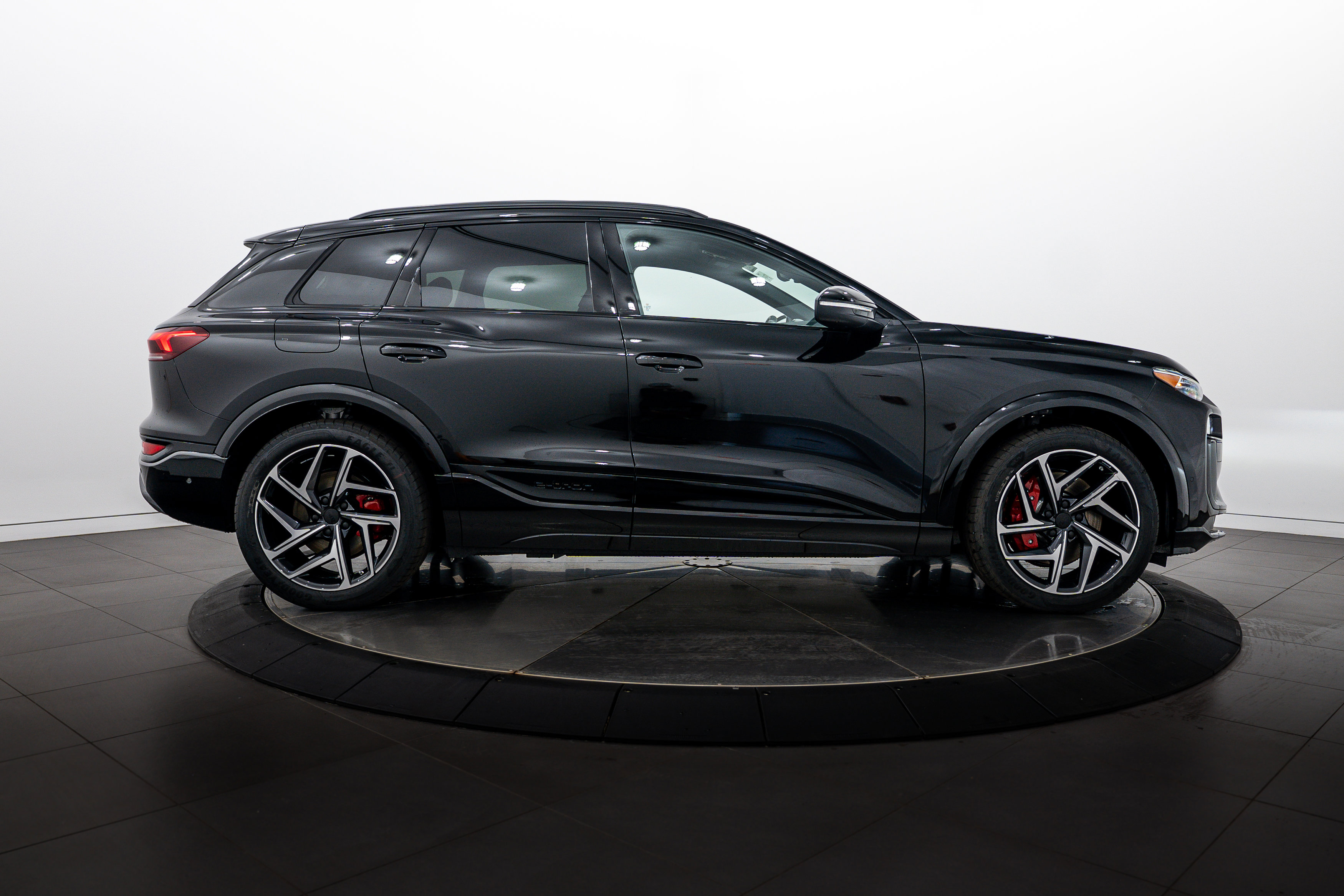 New 2027 Audi SQ6 e-tron Premium Plus AWD/4WD image 3
