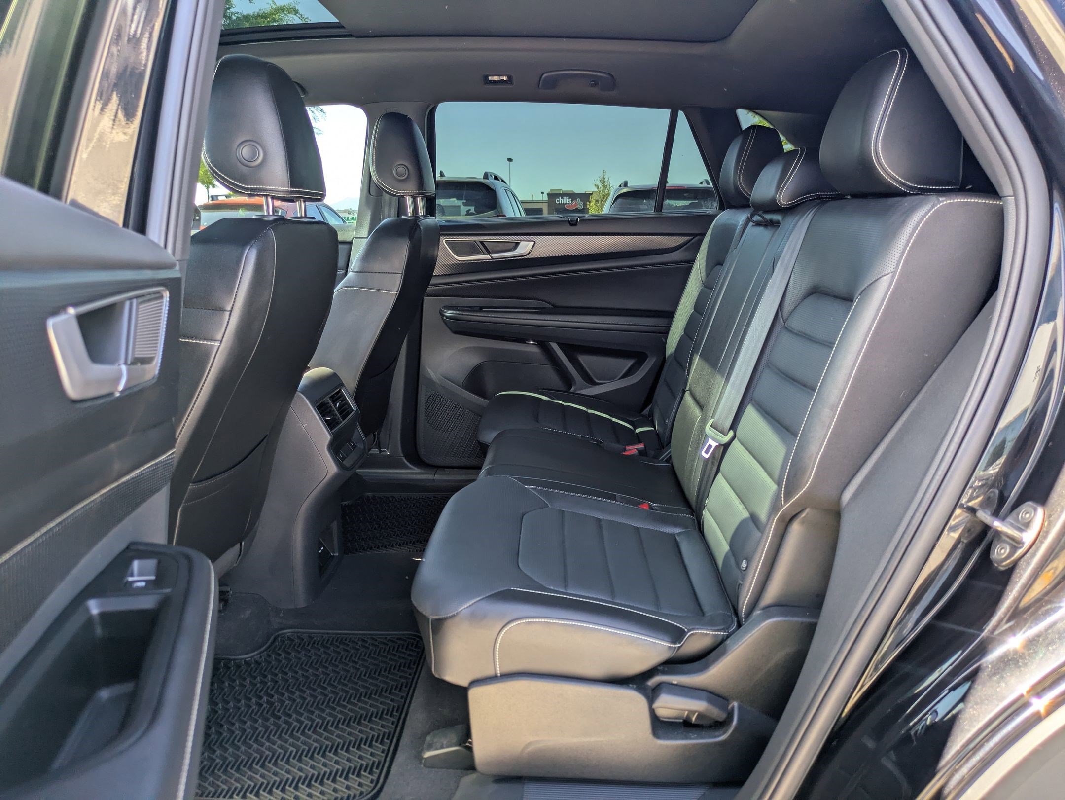 Certified 2024 Volkswagen Atlas Cross Sport SEL R-Line AWD/4WD image 31