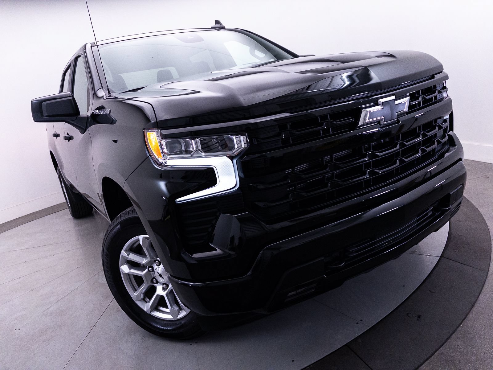 Used 2025 Chevrolet Silverado 1500 RST AWD/4WD image 5