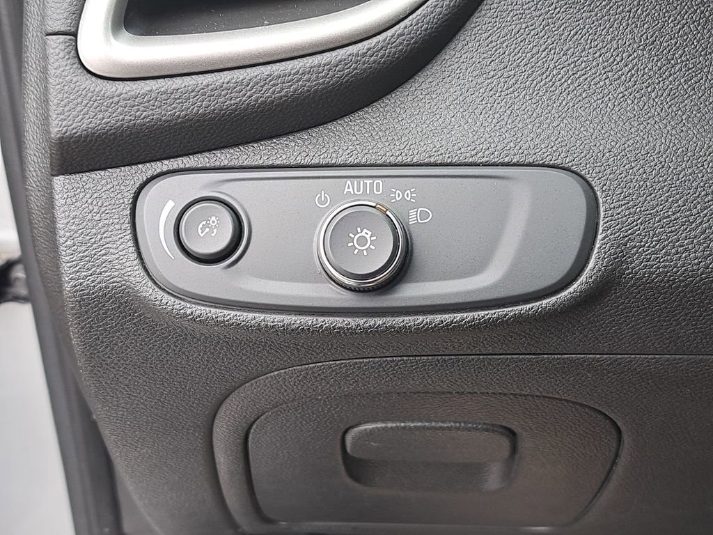 Used 2018 Chevrolet Trax LT w/ Redline Edition image 26