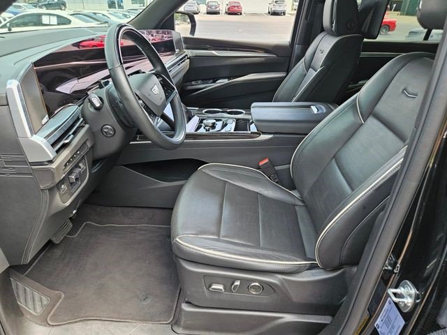 Certified 2025 Cadillac Escalade Premium Luxury AWD/4WD image 7
