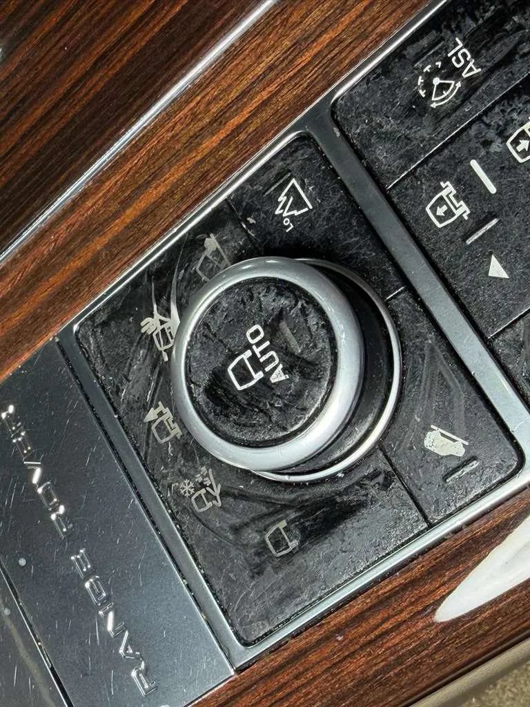 Used 2013 Land Rover Range Rover HSE AWD/4WD image 34