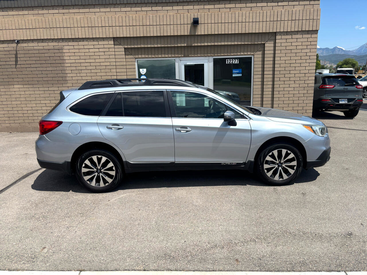 Used 2015 Subaru Outback 2.5i Limited image 3