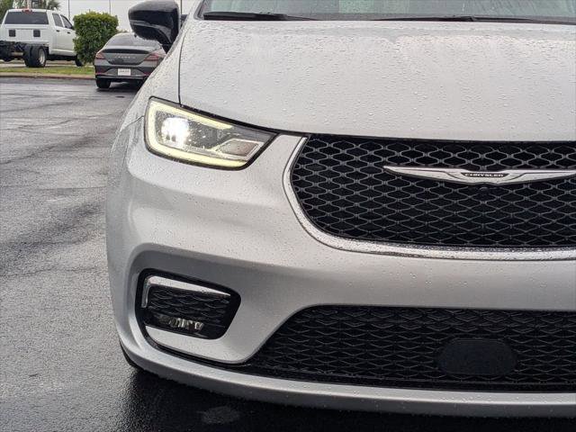 Certified 2024 Chrysler Pacifica Touring-L FWD image 11