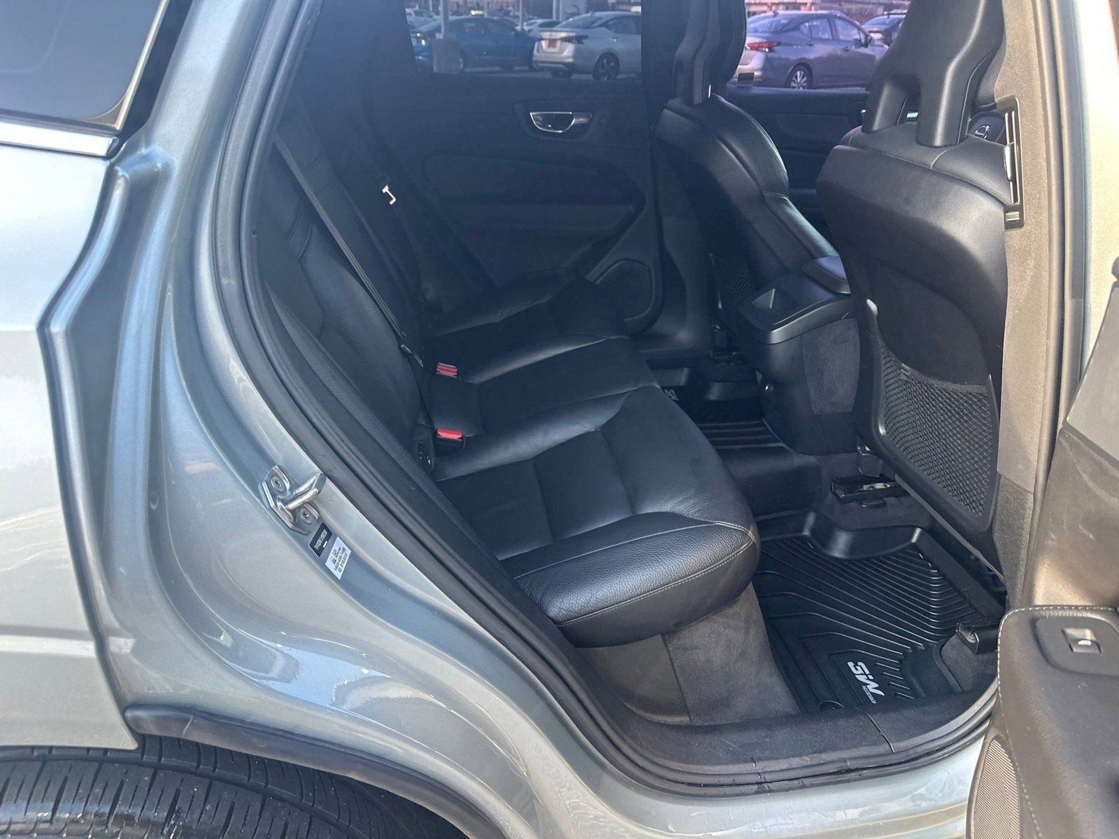 Used 2018 Volvo XC60 T5 Momentum w/ Convenience Package image 15