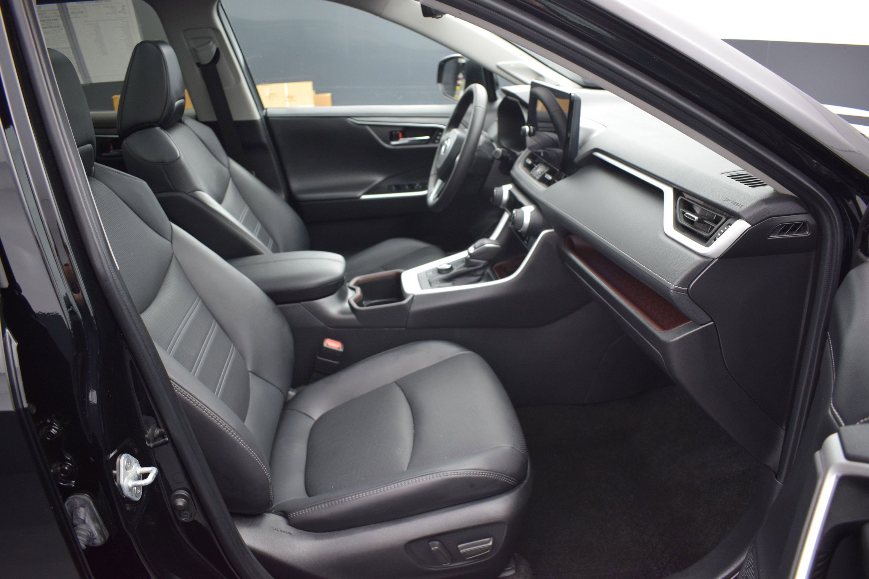 Used 2024 Toyota RAV4 Limited w/ Advanced Technology Package AWD/4WD image 10
