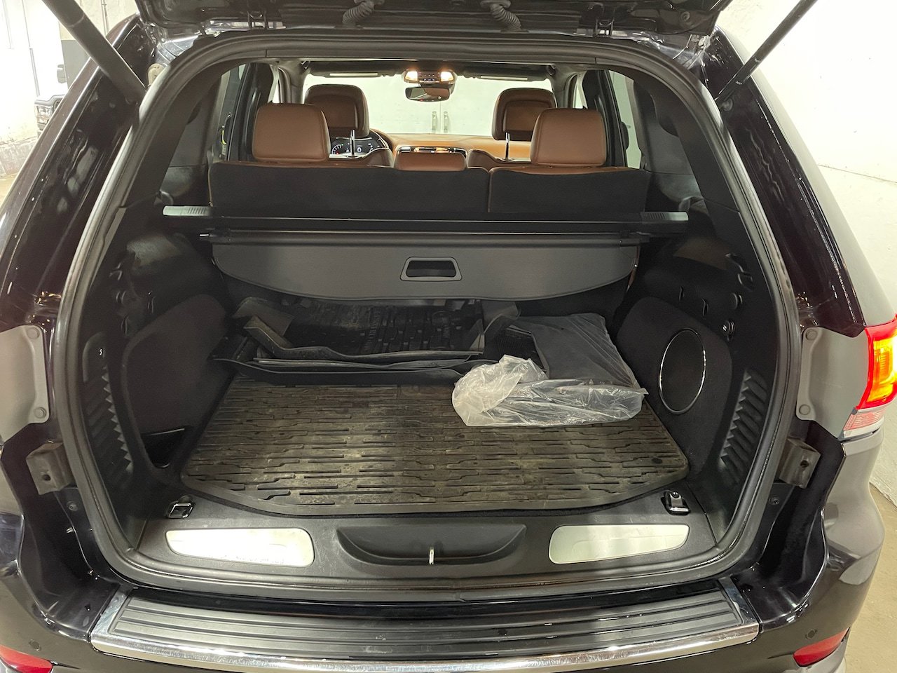 Used 2020 Jeep Grand Cherokee Summit AWD/4WD image 9