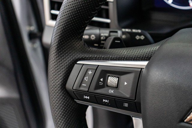 New 2025 Mitsubishi Outlander SE image 9