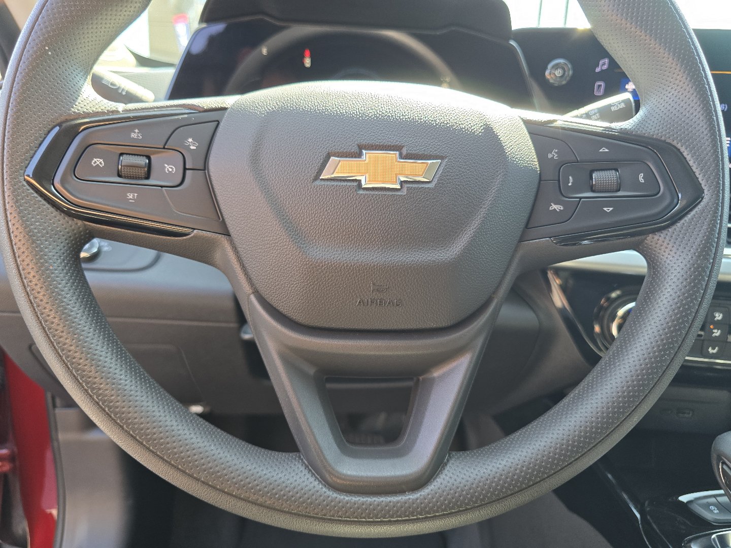 Used 2025 Chevrolet Trax LT FWD image 27