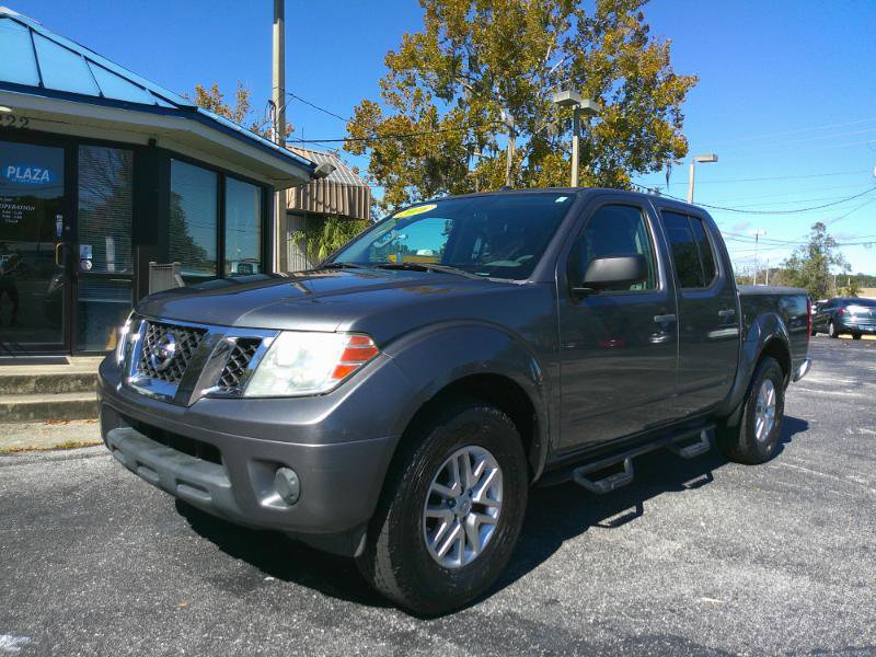 Used 2016 Nissan Frontier SV image 2