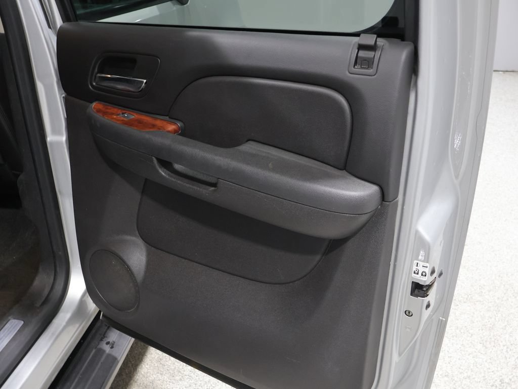 Used 2013 Chevrolet Avalanche LTZ AWD/4WD image 23