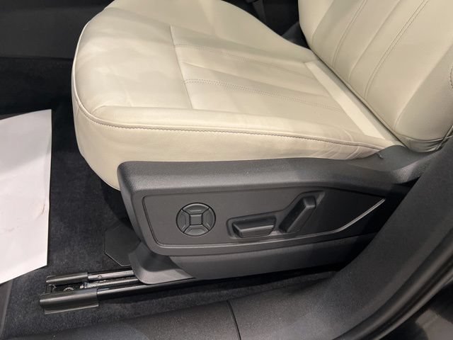 Used 2025 Audi Q5 Premium w/ Convenience Package AWD/4WD image 9