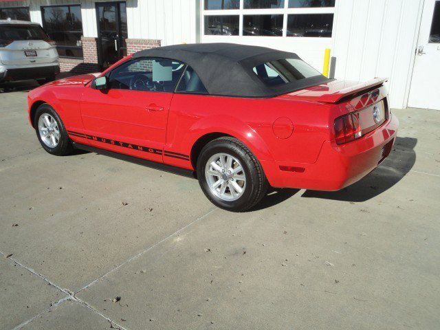 Used 2006 Ford Mustang Convertible image 10