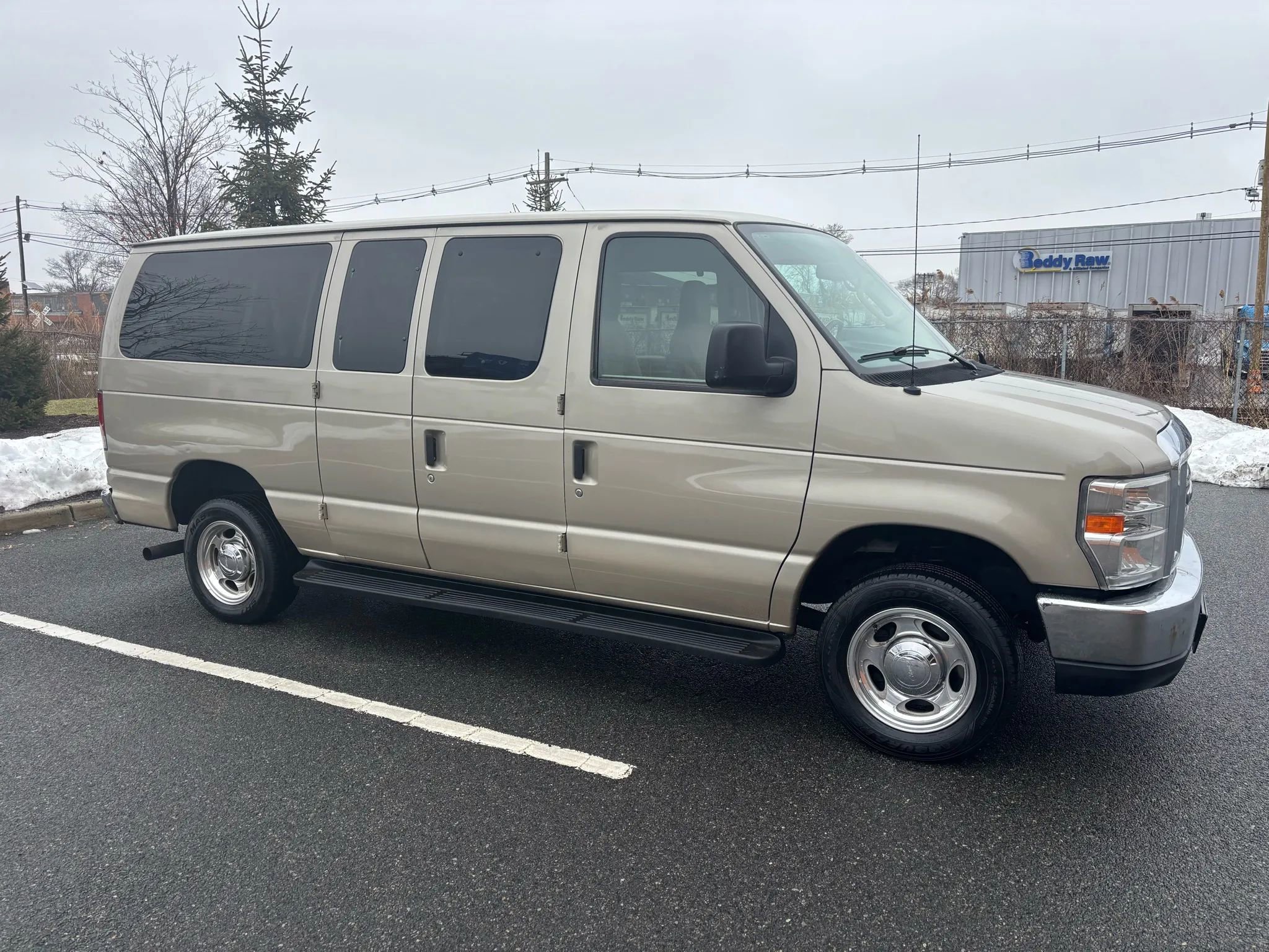 Used 2013 Ford E-350 and Econoline 350 XLT image 11
