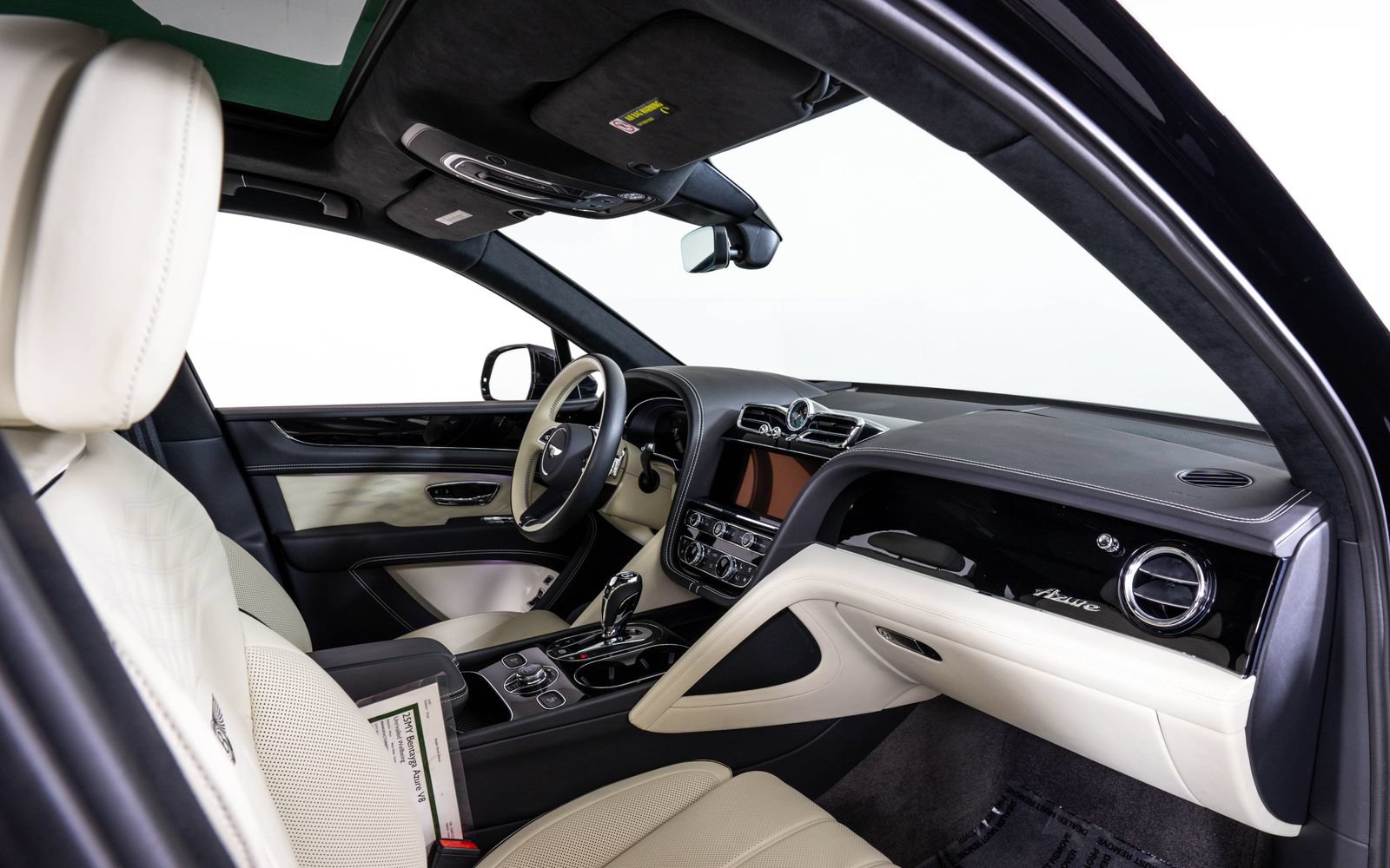 Used 2025 Bentley Bentayga AWD/4WD image 18