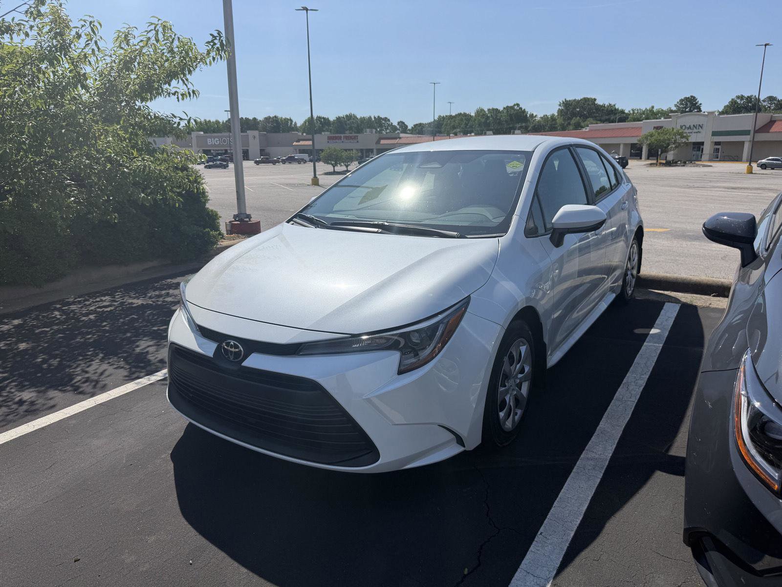 Used 2026 Toyota Corolla LE FWD image 3