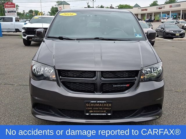 Used 2016 Dodge Grand Caravan SE FWD image 2
