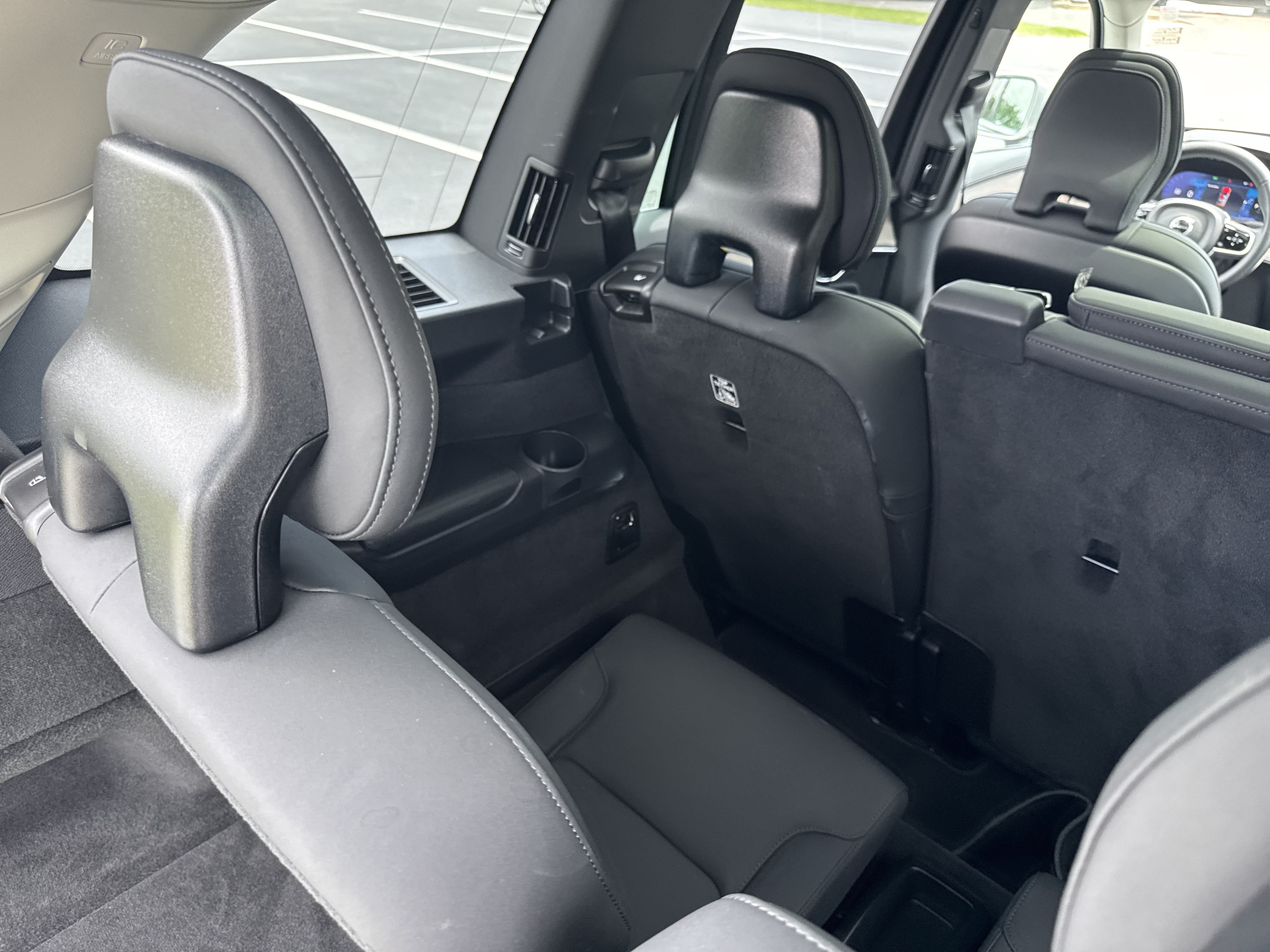 Used 2025 Volvo XC90 B6 Plus AWD/4WD image 31