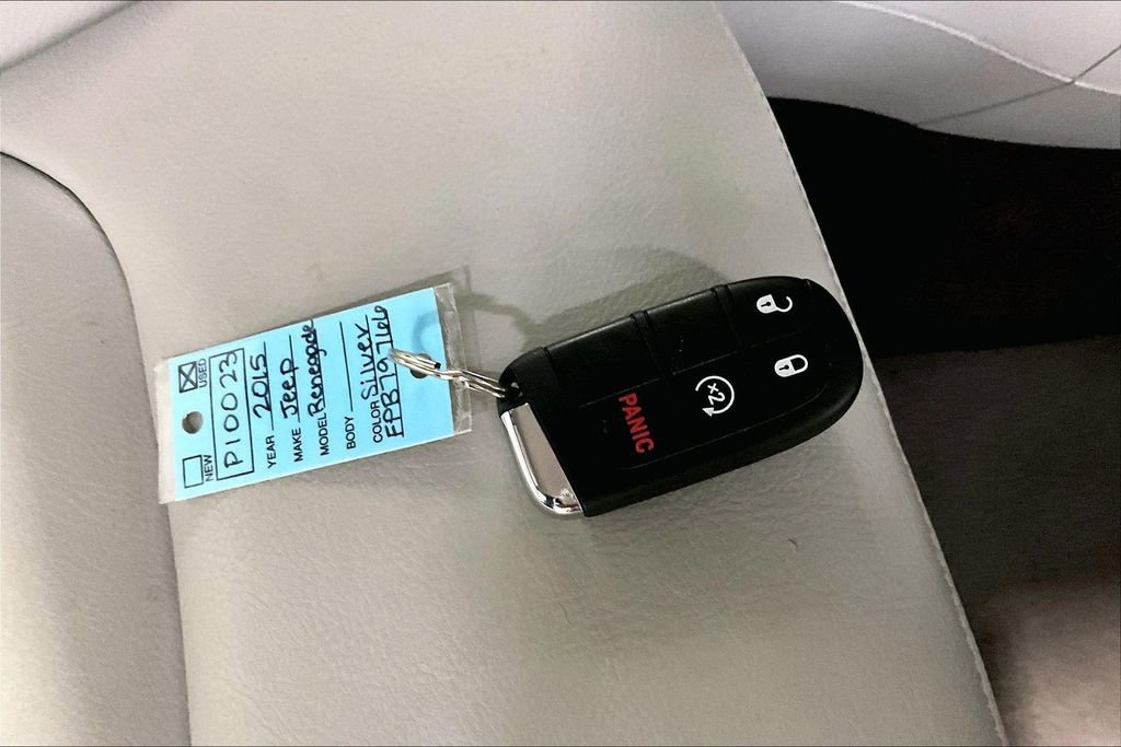 Used 2015 Jeep Renegade Limited AWD/4WD image 31