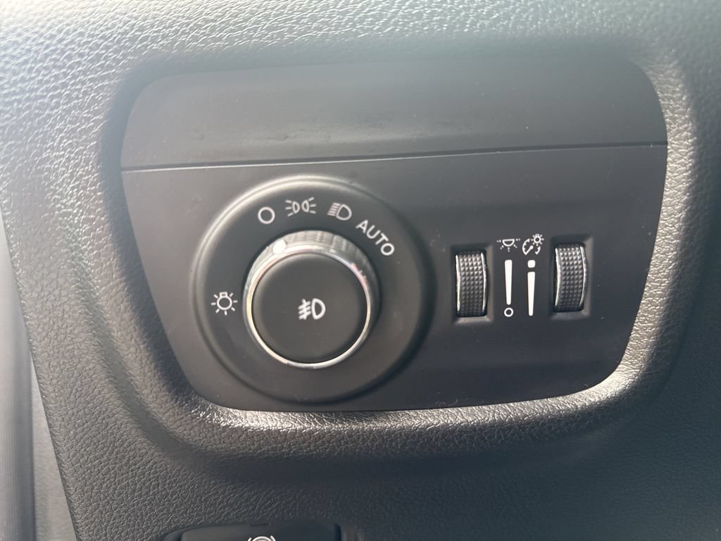 Used 2023 Jeep Grand Cherokee Limited AWD/4WD image 27