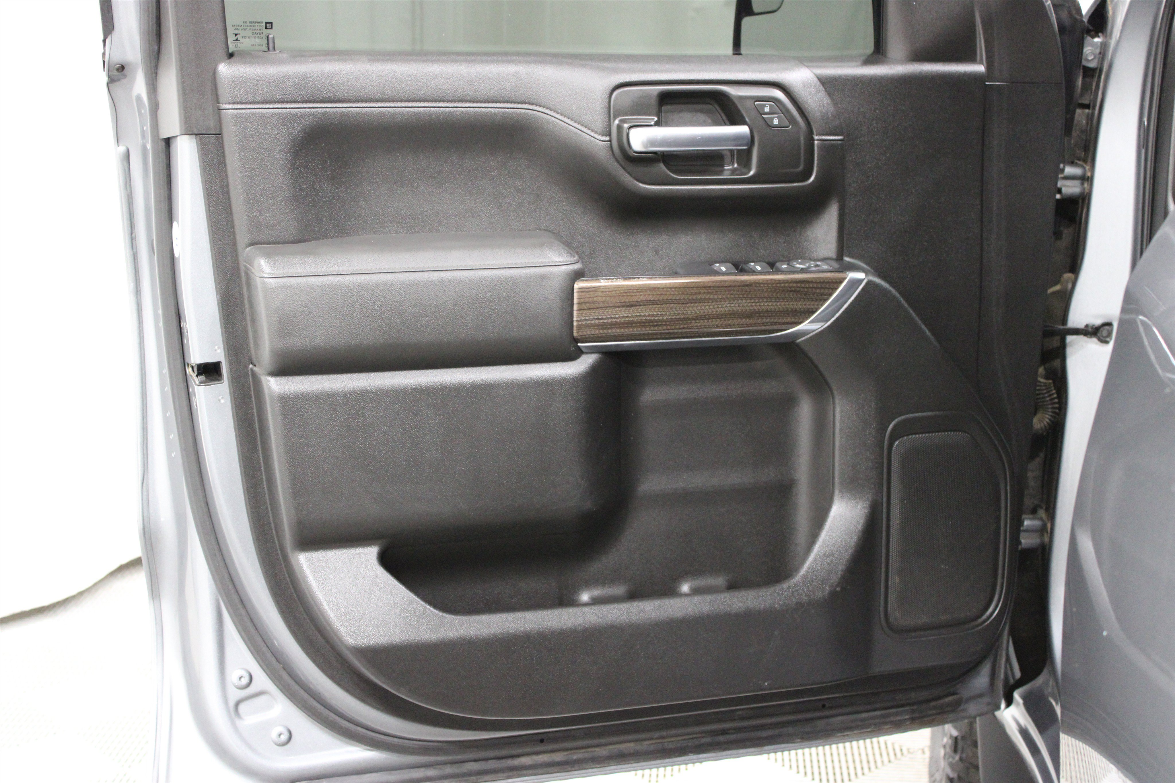 Used 2020 Chevrolet Silverado 1500 LT RWD image 5
