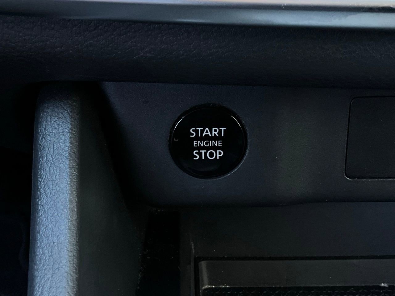 Used 2025 Nissan Rogue SV FWD image 26