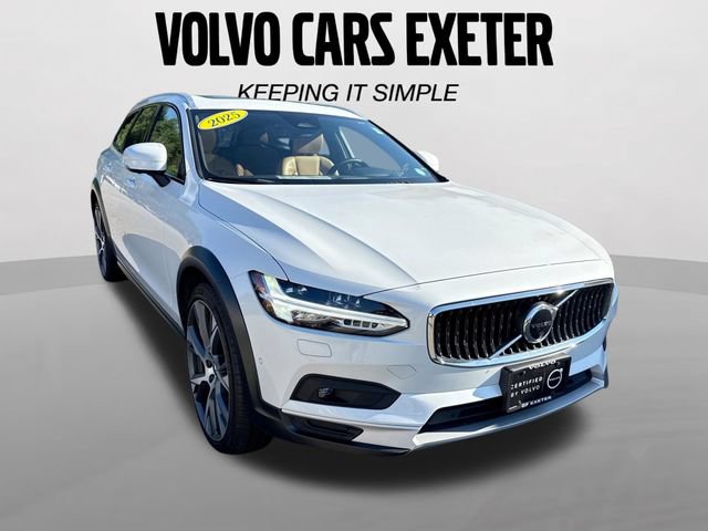 Certified 2025 Volvo V90 B6 Cross Country Ultra w/ Climate Package AWD/4WD image 1