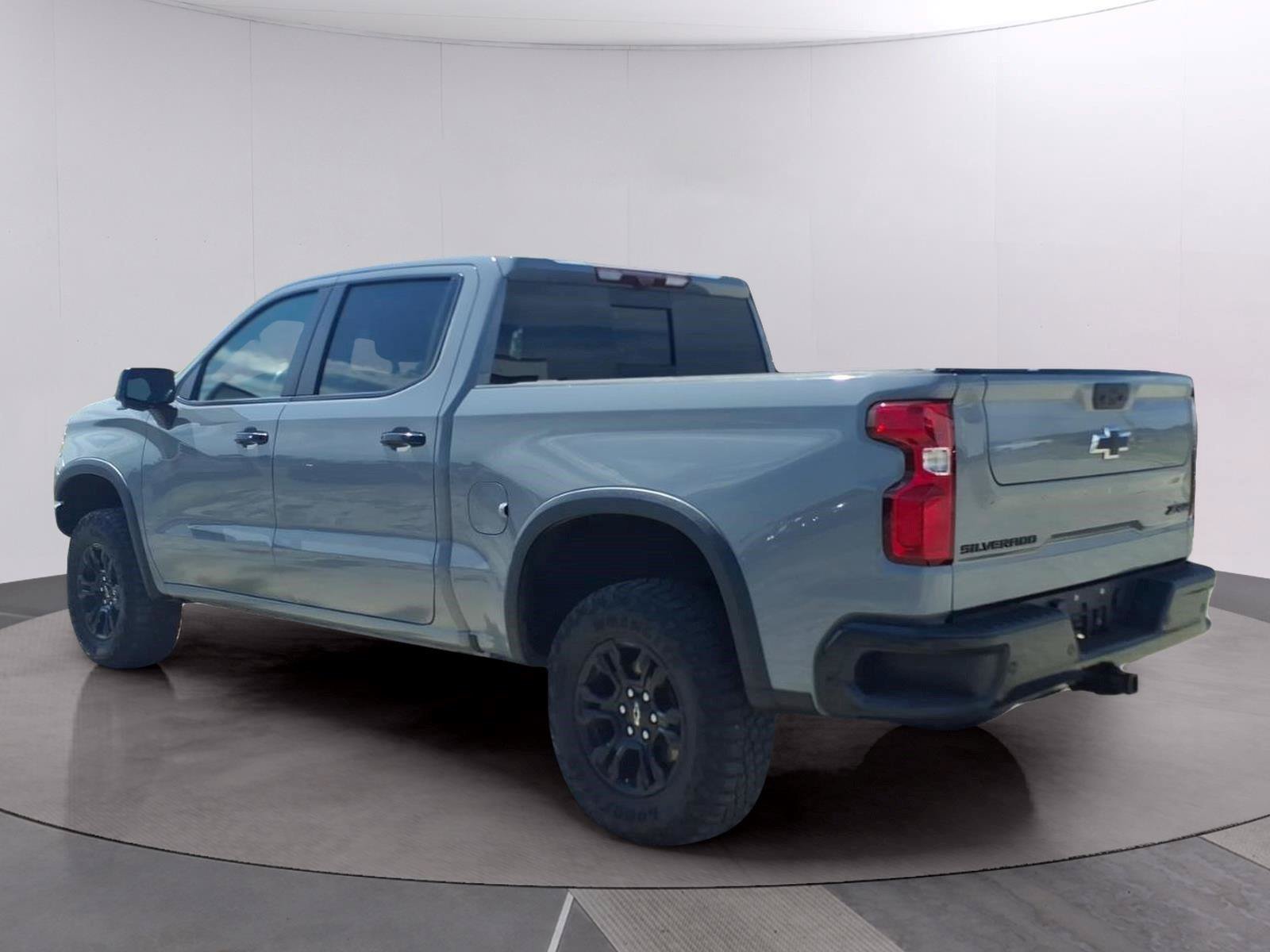 Used 2024 Chevrolet Silverado 1500 ZR2 w/ Technology Package AWD/4WD image 3