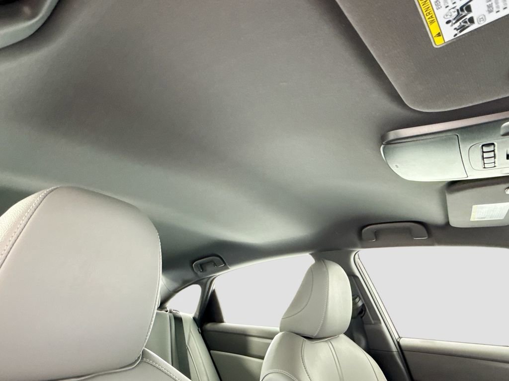 Used 2020 Toyota Avalon XLE w/ Carpet Mat Package FWD image 16
