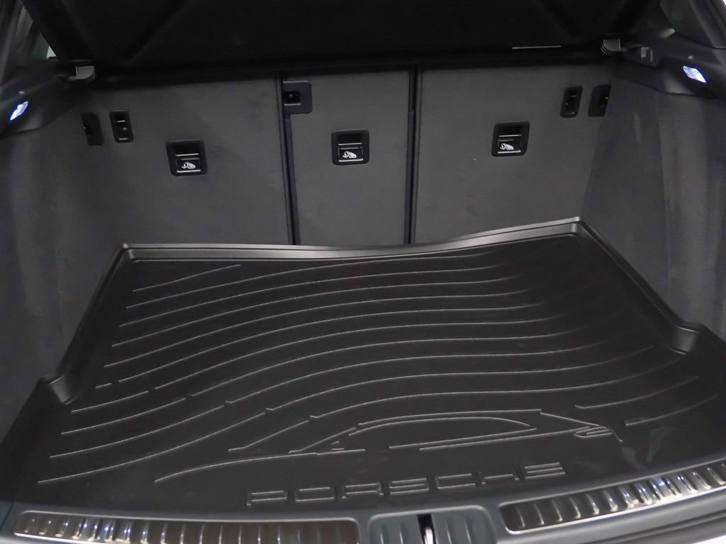 Certified 2026 Porsche Macan AWD/4WD image 13