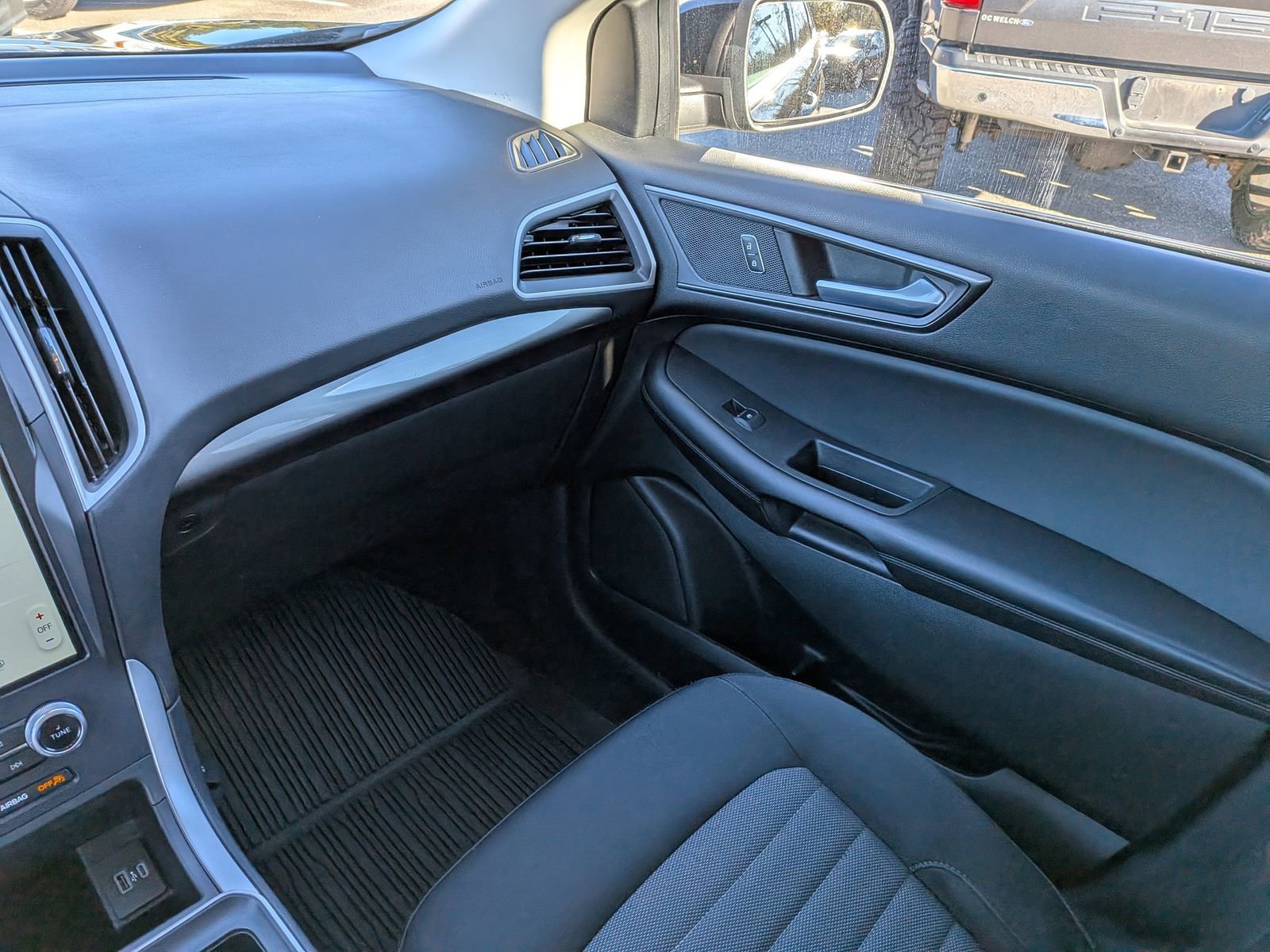 Certified 2022 Ford Edge SE w/ Black Appearance Package image 18