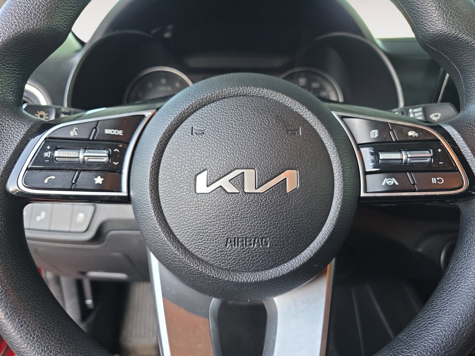 Used 2024 Kia Forte LXS w/ LXS Technology Package image 11