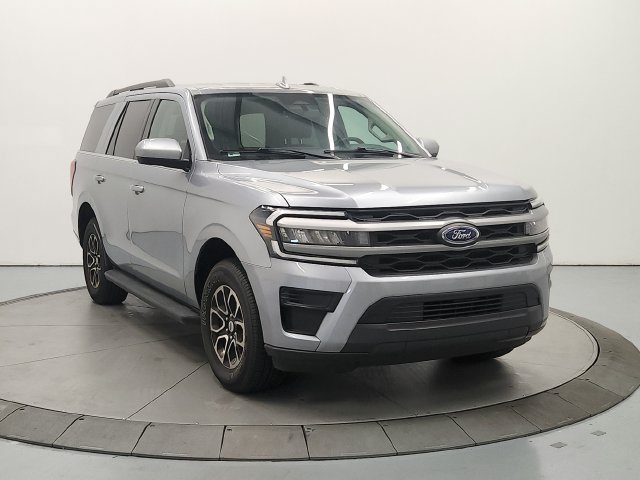 Used 2024 Ford Expedition XLT RWD image 3