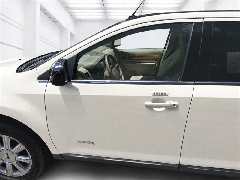 Used 2007 Lincoln MKX AWD image 25