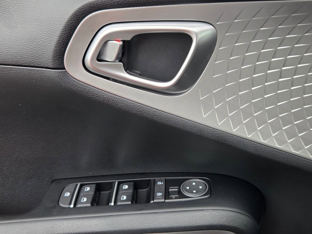 Used 2025 Kia Soul LX w/ LX Technology Package image 27