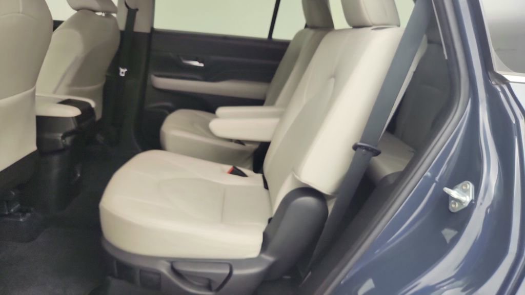 Used 2024 Toyota Grand Highlander XLE image 27