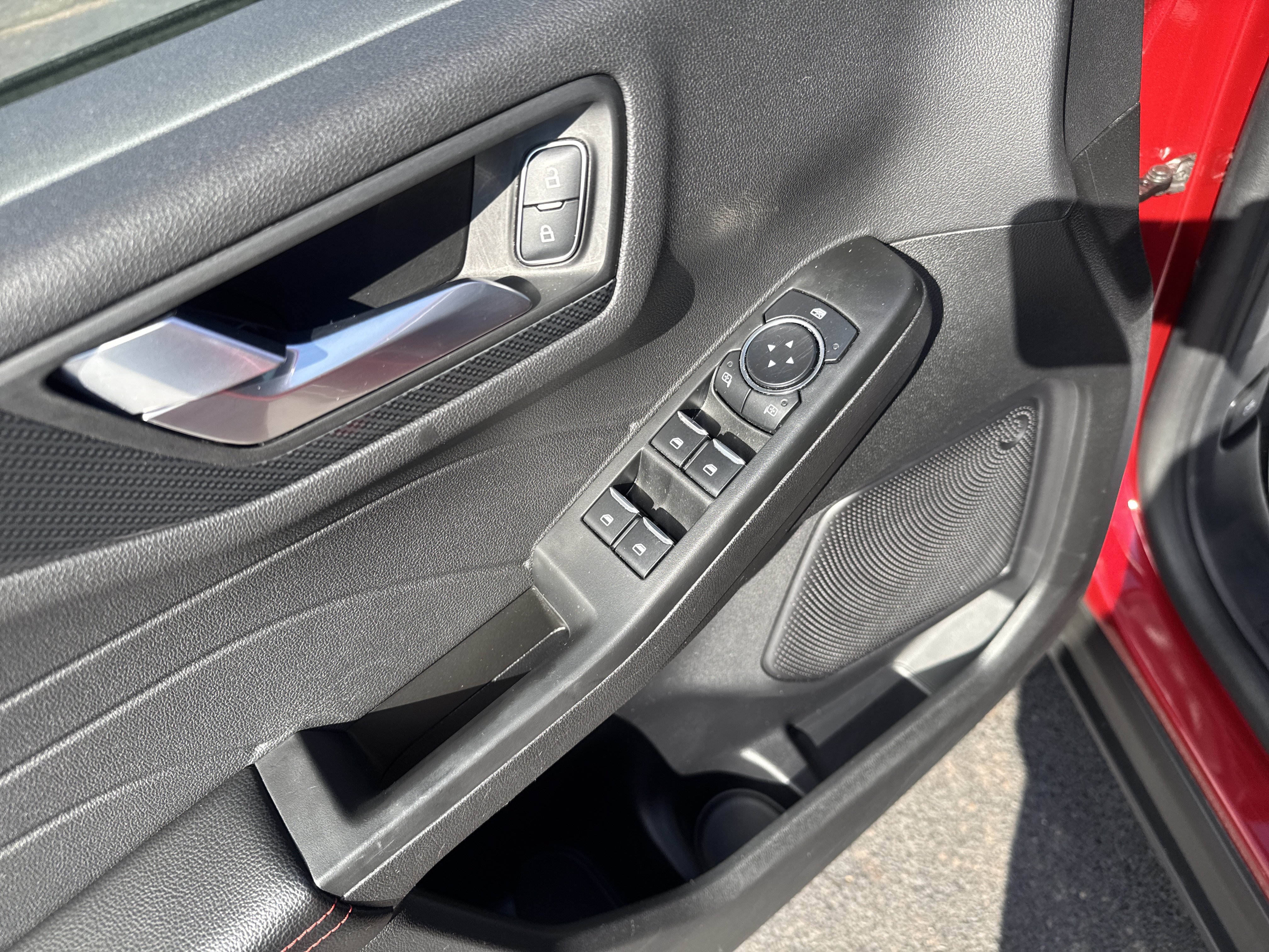 Used 2025 Ford Escape ST-Line AWD/4WD image 18
